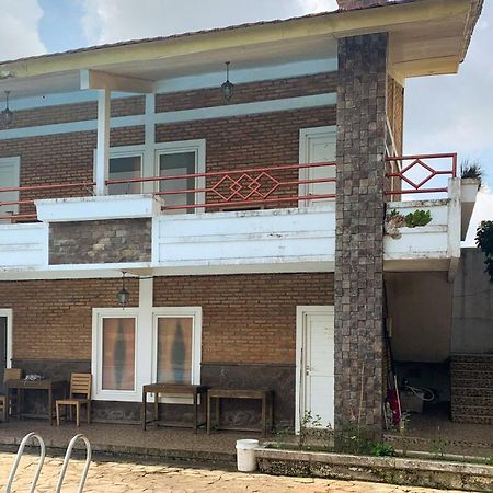 Urbanview Hotel Villa Q Gisting Bandjarnegeri المظهر الخارجي الصورة