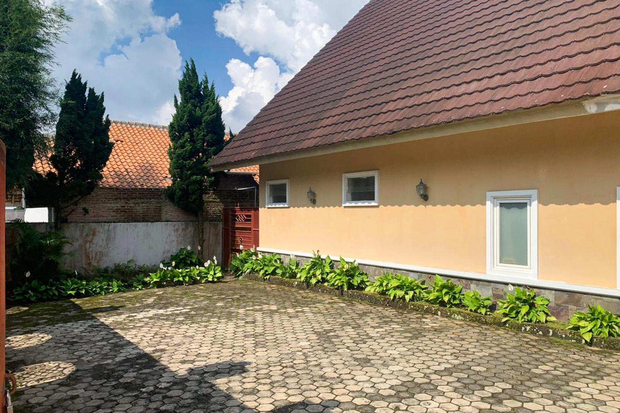 Urbanview Hotel Villa Q Gisting Bandjarnegeri المظهر الخارجي الصورة