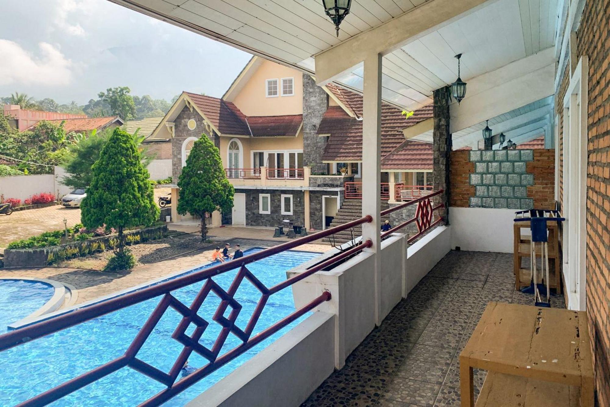 Urbanview Hotel Villa Q Gisting Bandjarnegeri المظهر الخارجي الصورة