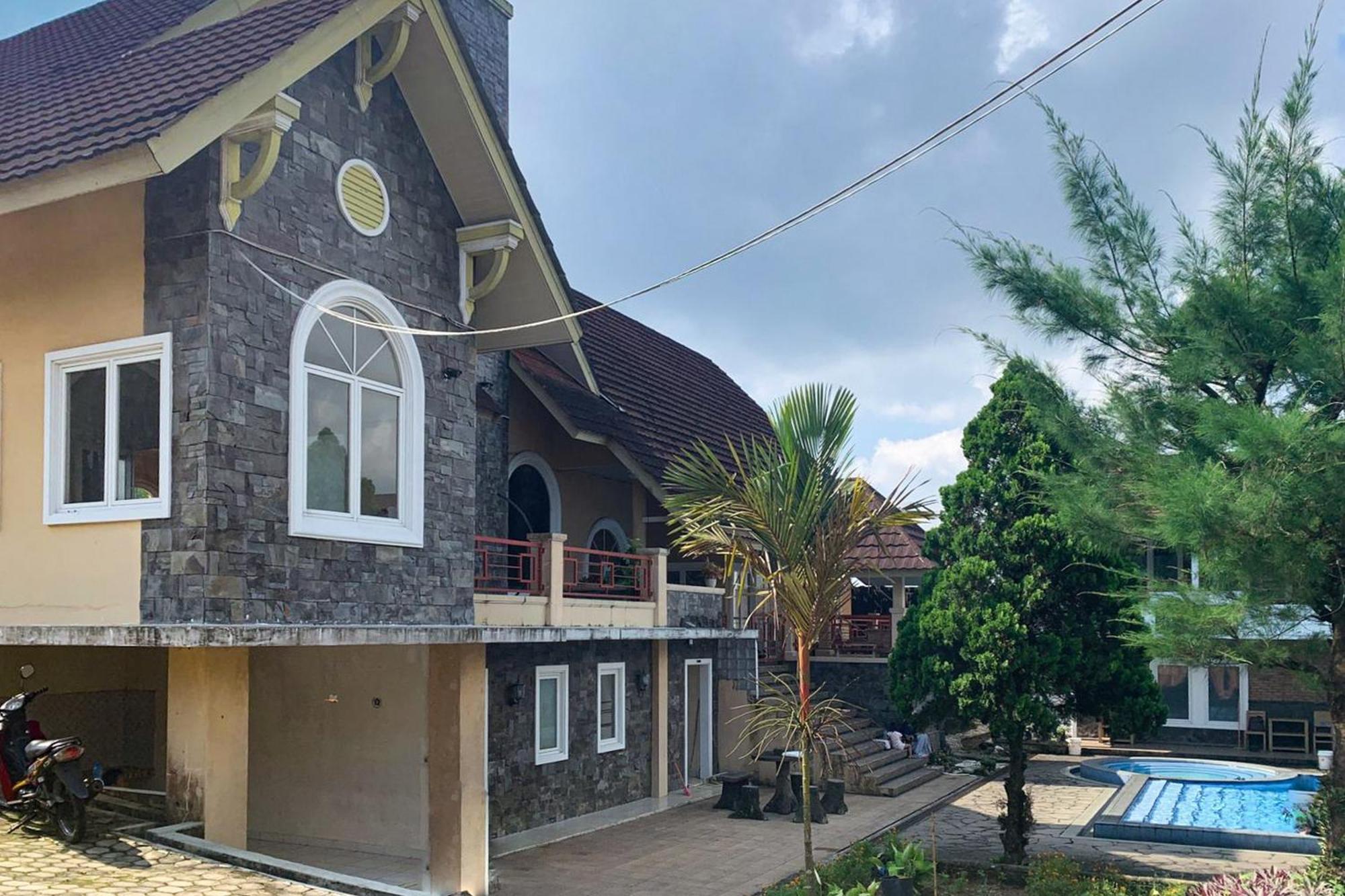 Urbanview Hotel Villa Q Gisting Bandjarnegeri المظهر الخارجي الصورة
