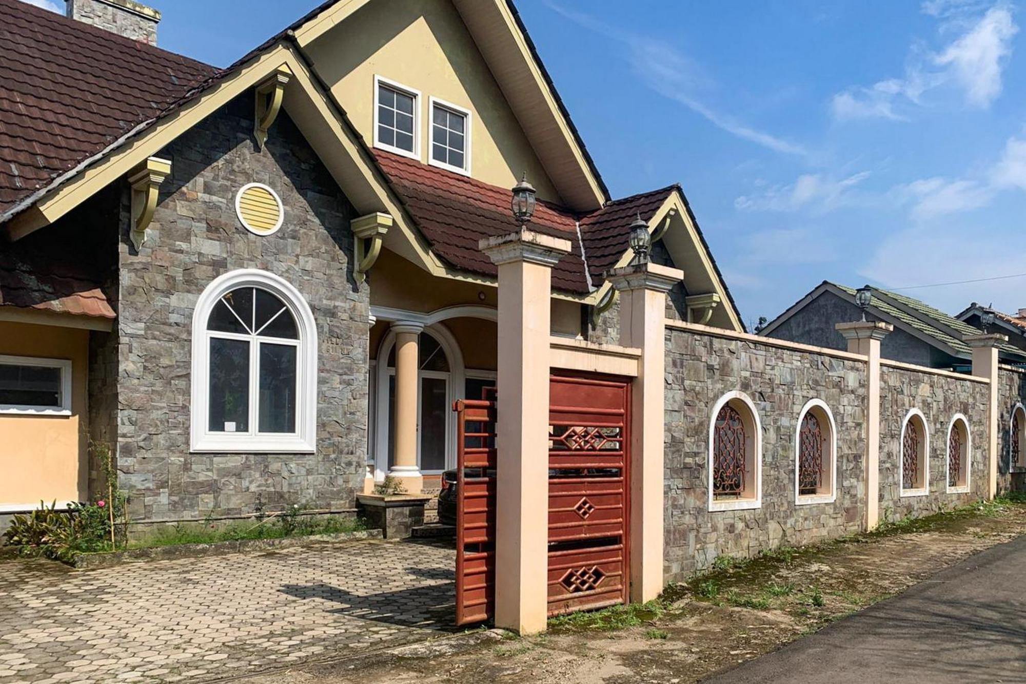 Urbanview Hotel Villa Q Gisting Bandjarnegeri المظهر الخارجي الصورة
