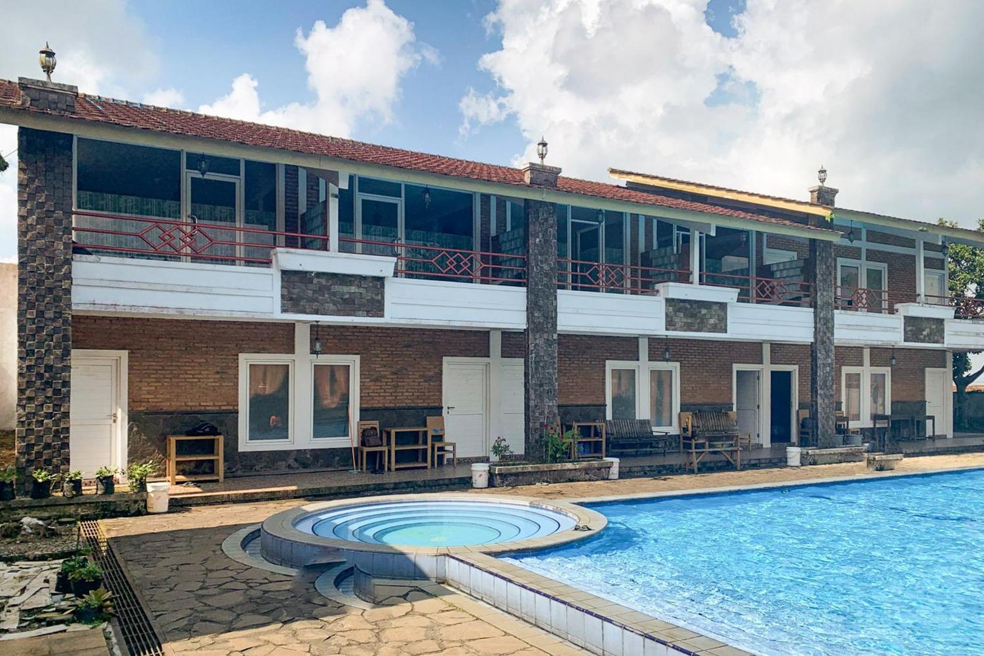 Urbanview Hotel Villa Q Gisting Bandjarnegeri المظهر الخارجي الصورة