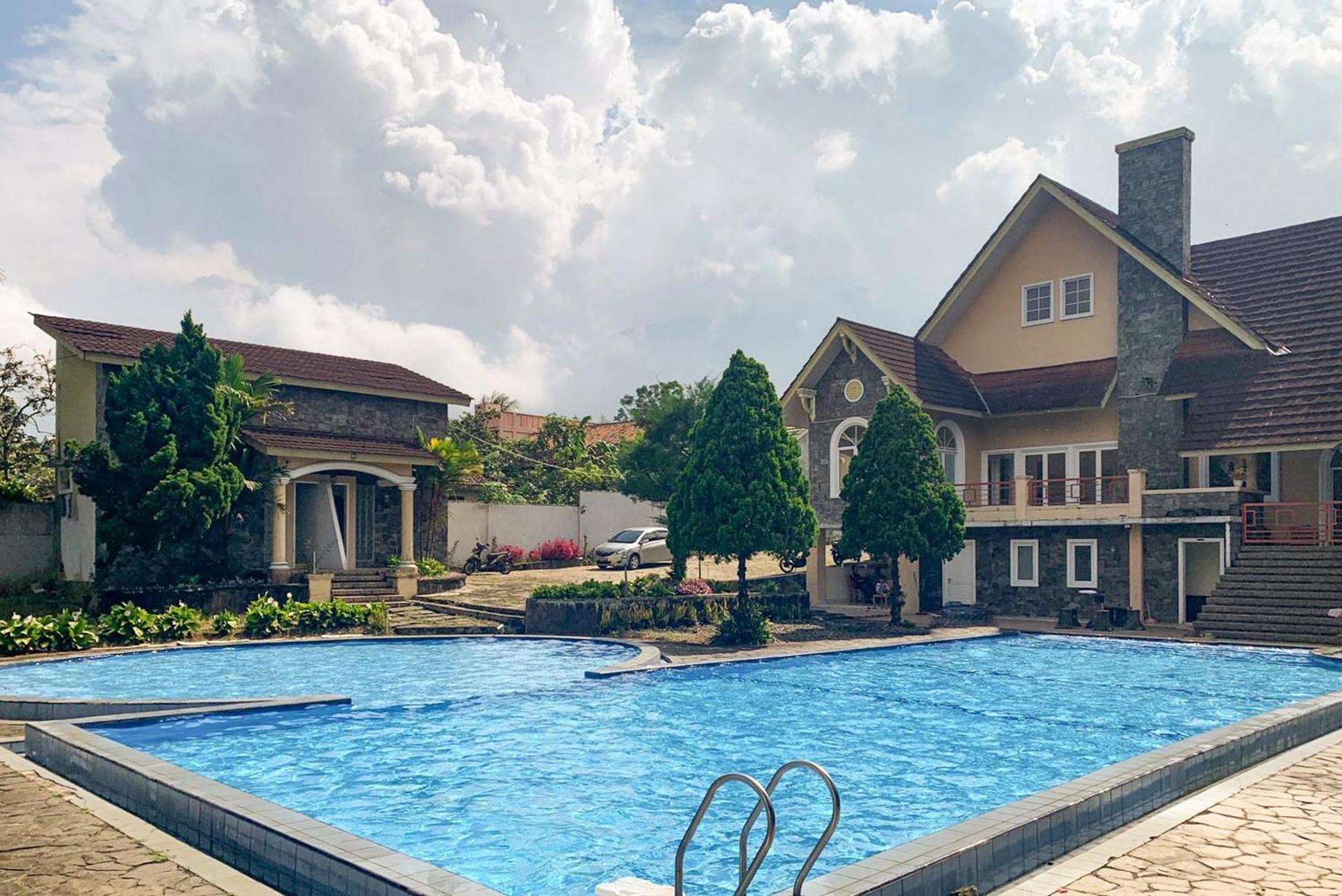 Urbanview Hotel Villa Q Gisting Bandjarnegeri المظهر الخارجي الصورة