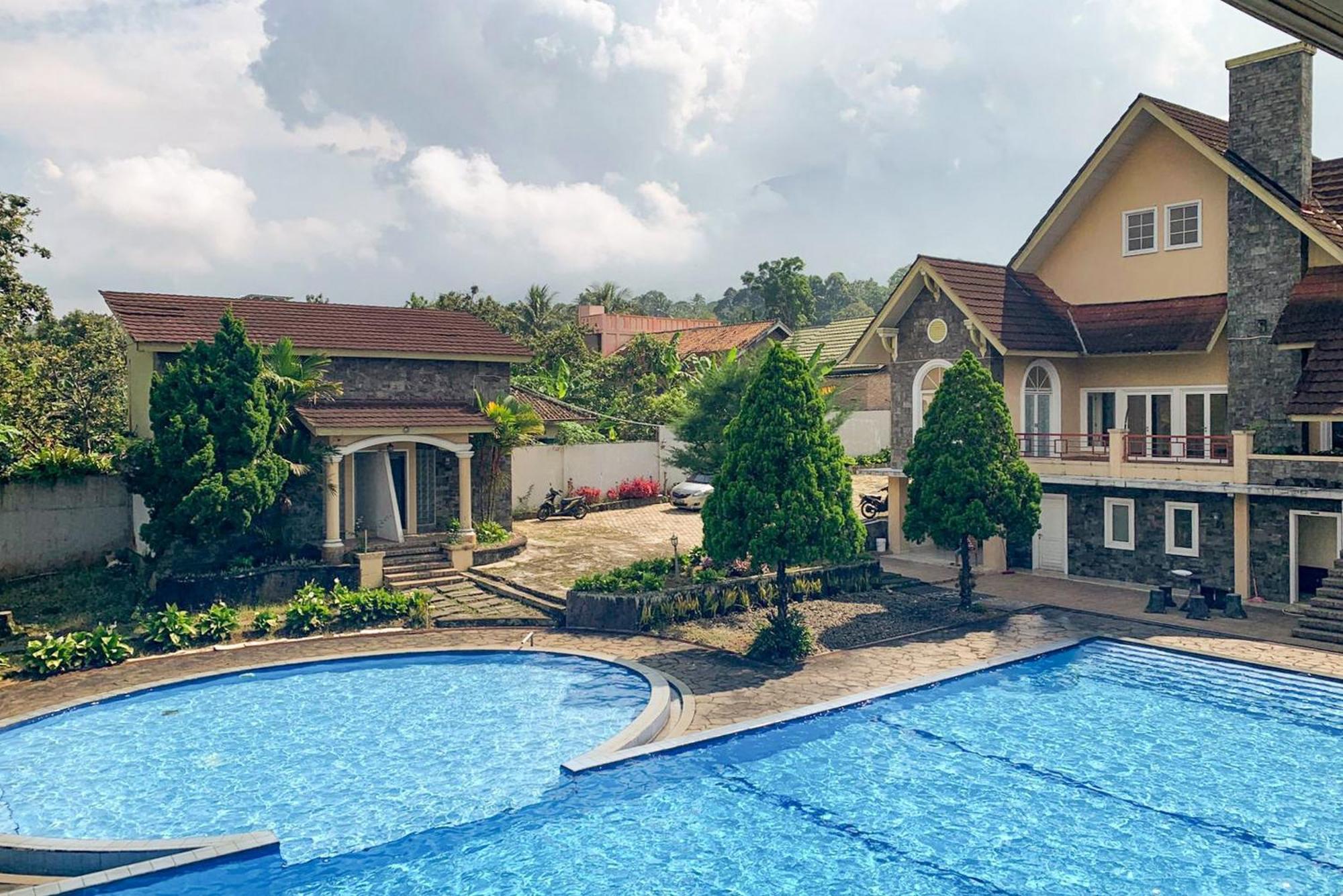 Urbanview Hotel Villa Q Gisting Bandjarnegeri المظهر الخارجي الصورة